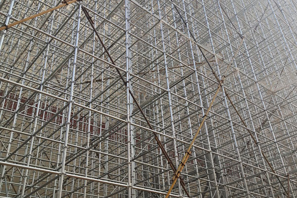 沈陽腳手架搭建中的防護措施：確保工程安全，守護生命之樹
