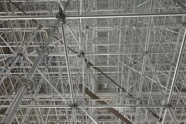 沈陽腳手架操作人員要佩戴安全帽：珍愛生命，從“頭”開始
