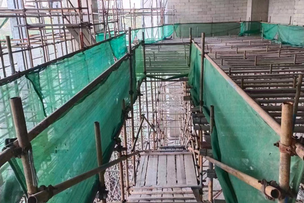 沈陽腳手架施工是否需要搭建多個上下通道？